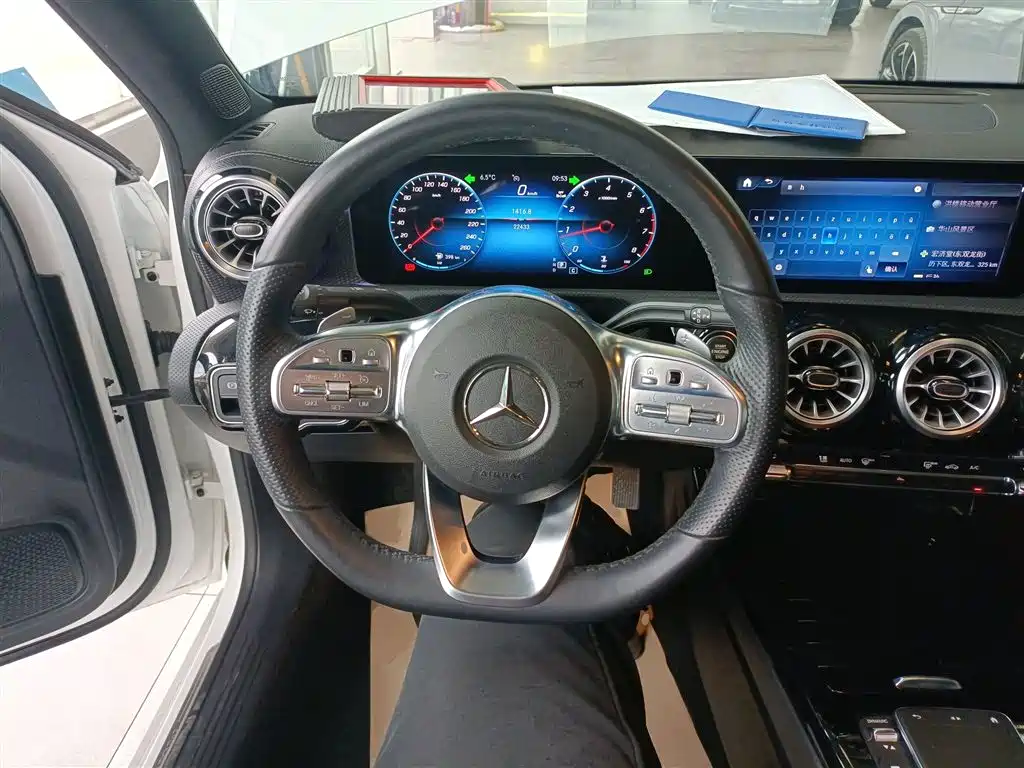 Mercedes-Benz A-Class 2023 — фото 7