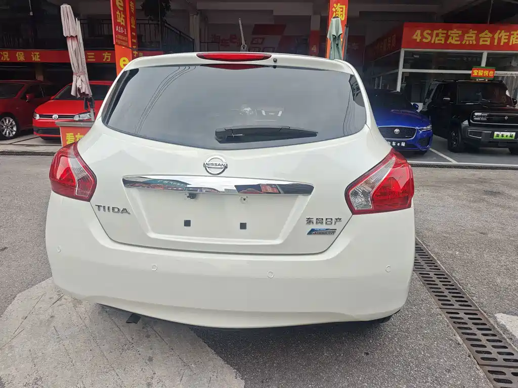 Nissan Tiida 2012