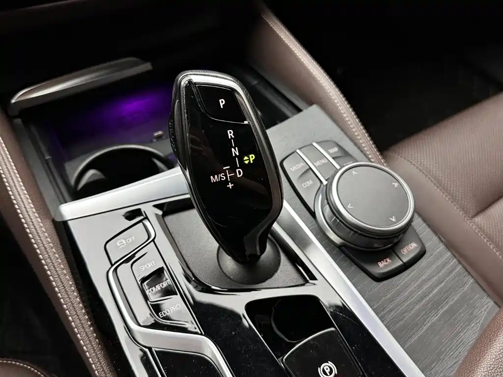 BMW 5 Series 2021 — фото 15