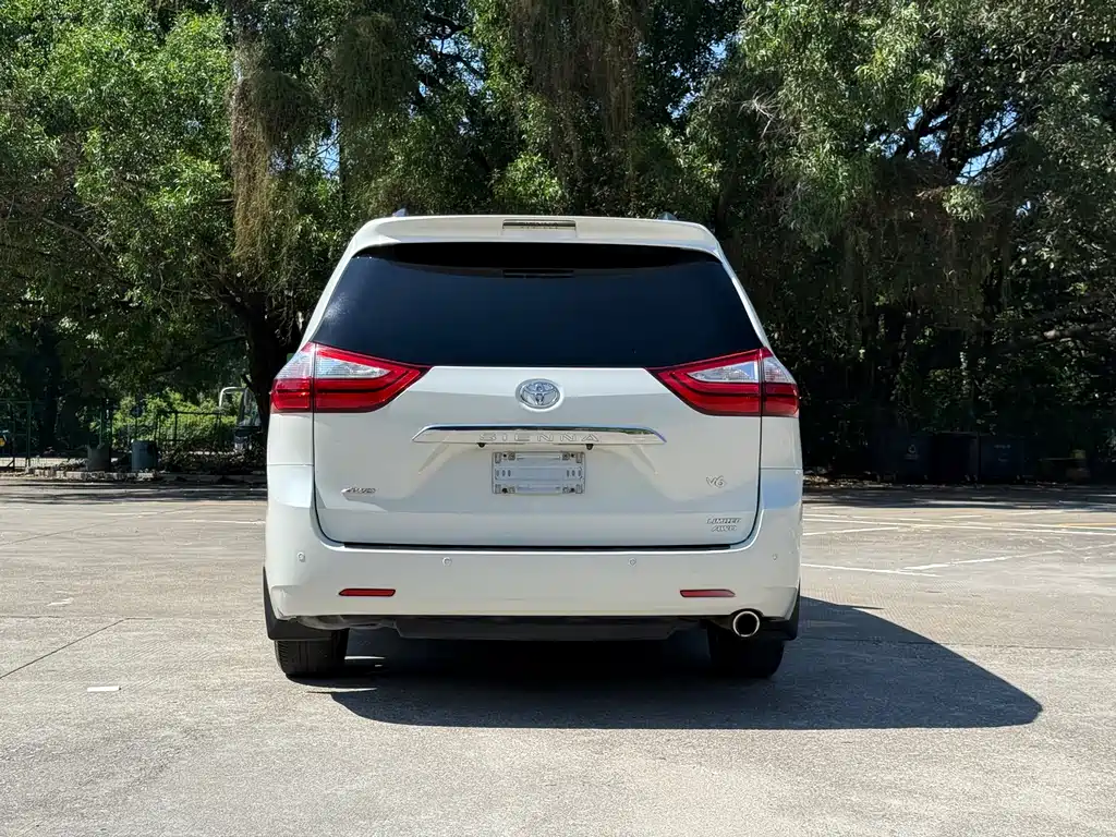 Toyota Sienna 2017 — фото 21