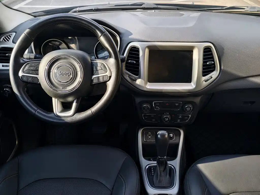 Jeep Compass 2017 — фото 8