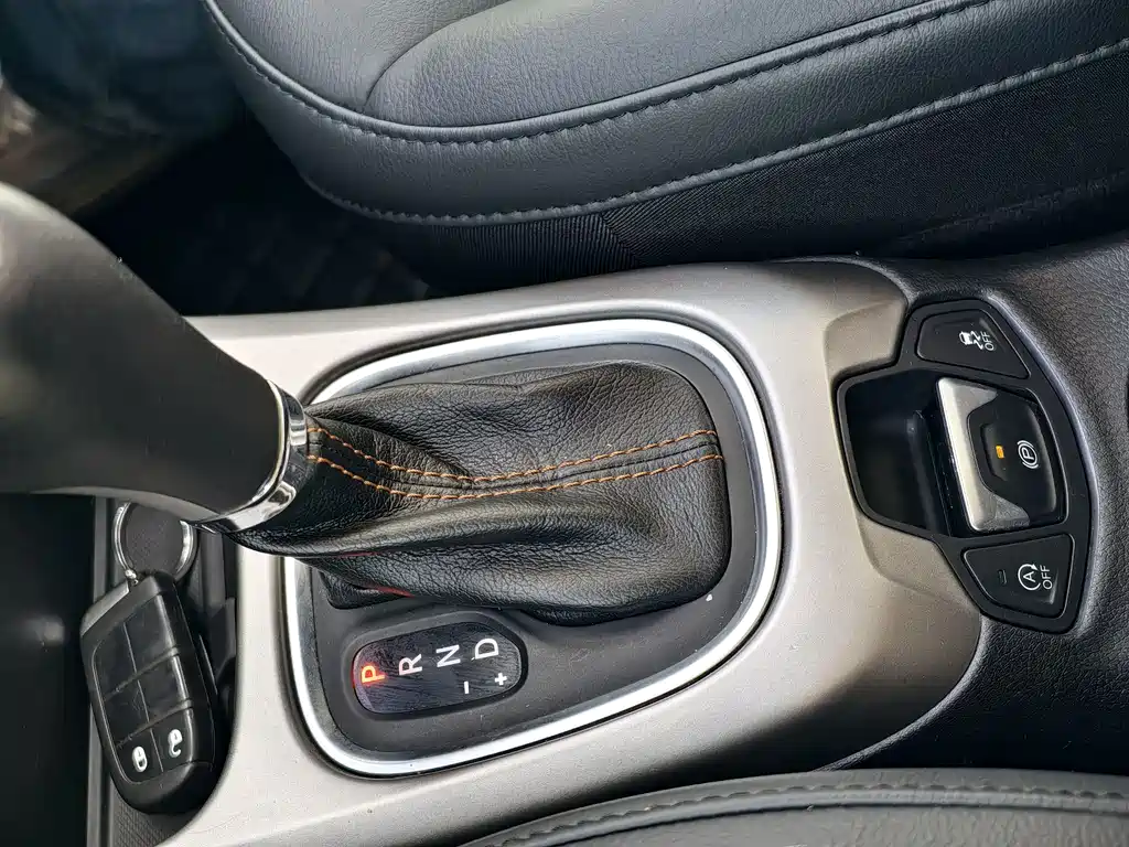Jeep Compass 2017 — фото 13