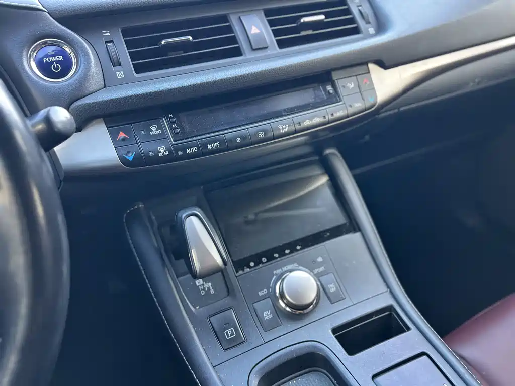 Lexus CT 2018 — фото 12