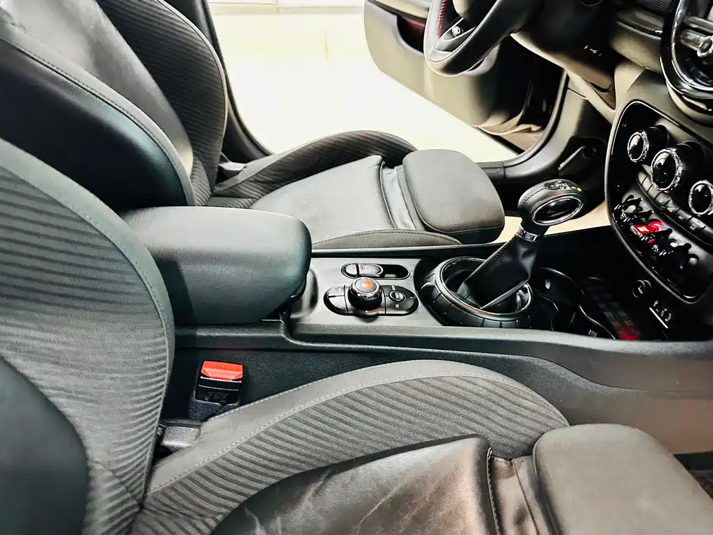 MINI Clubman 2017 — фото 26