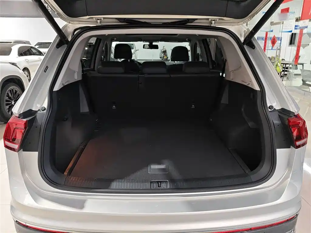Volkswagen Tiguan L 2023 — фото 15