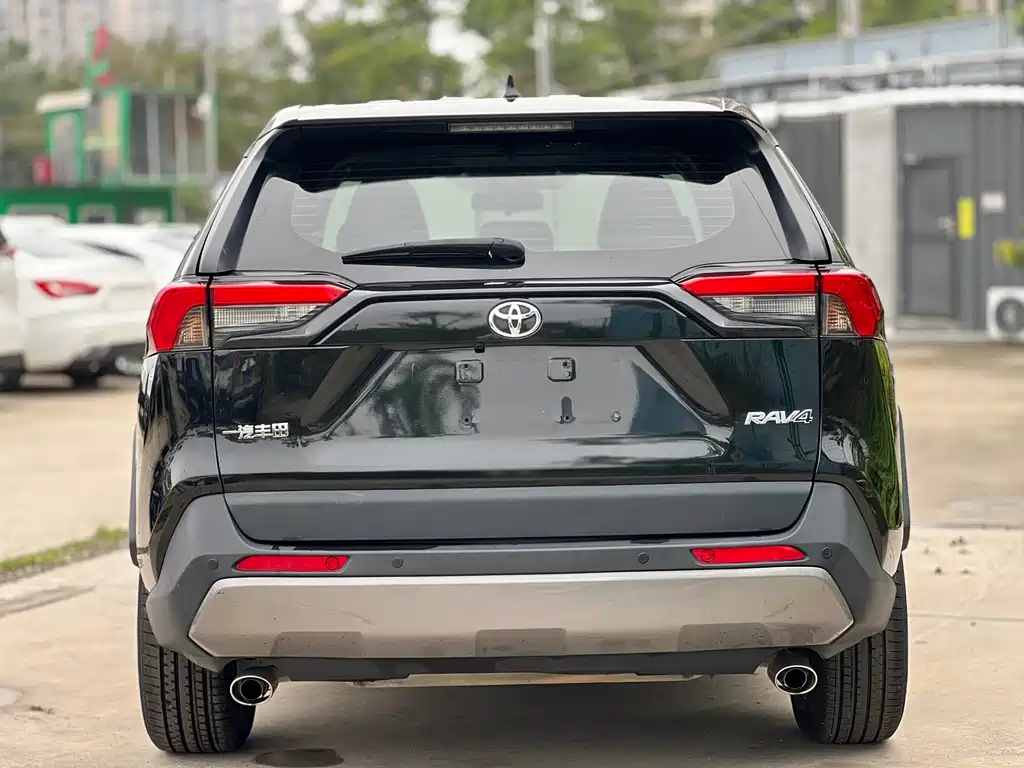 Toyota RAV4 2021 — фото 9