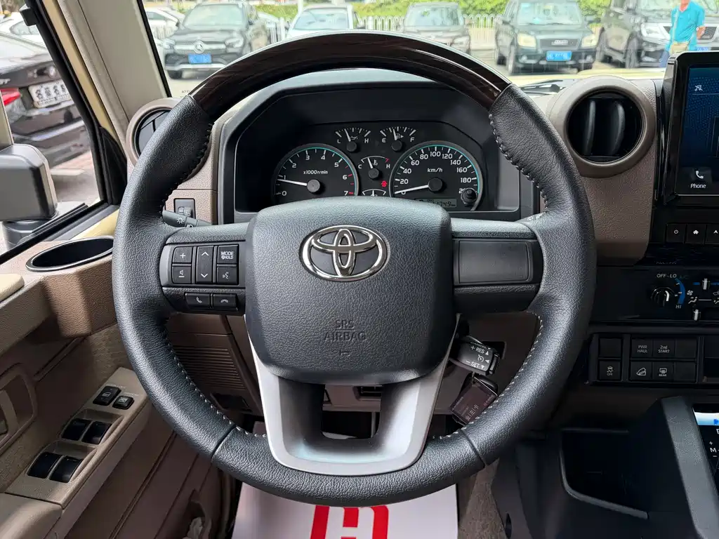 Toyota Land Cruiser 2025 — фото 12