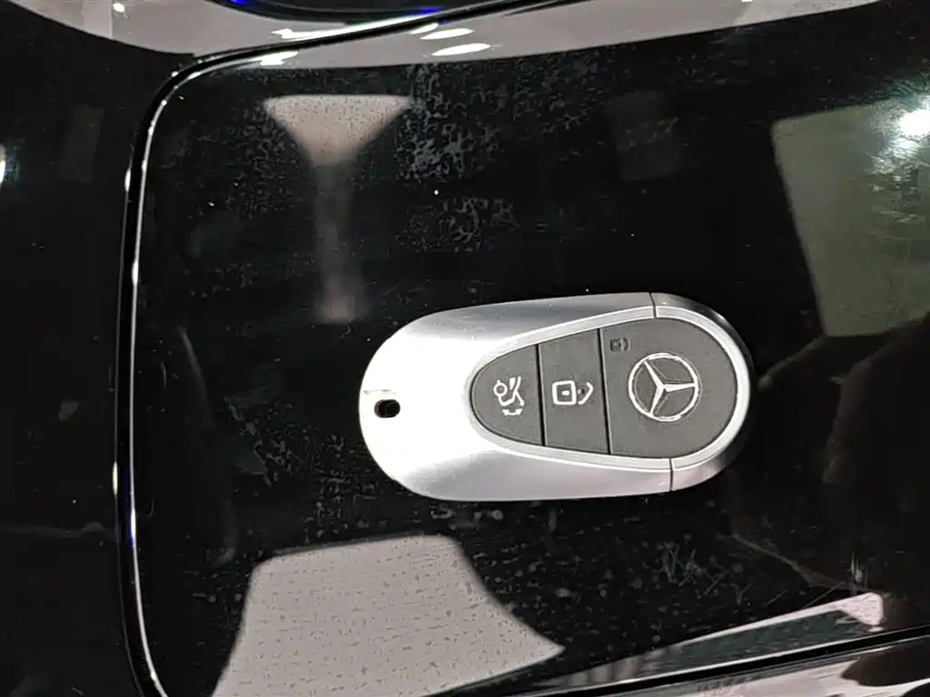 Mercedes-Benz C-Class 2023 — фото 9