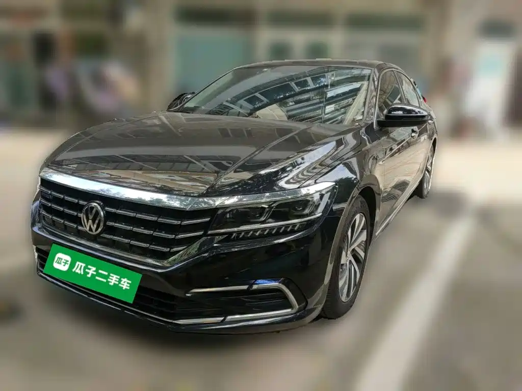 Volkswagen Passat Plug-In Hybrid 2020 — фото 1