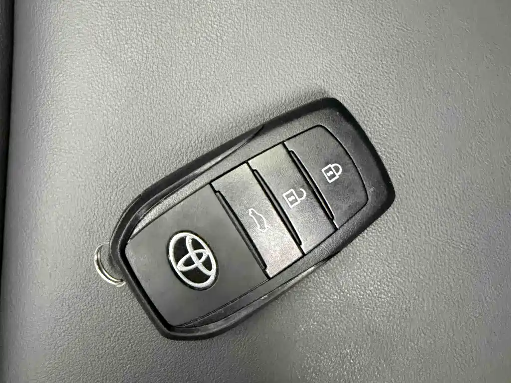Toyota Camry 2025 — фото 9