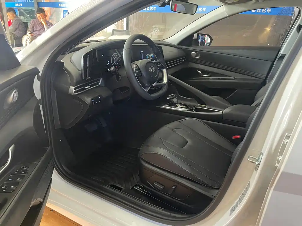 Hyundai Elantra 2023