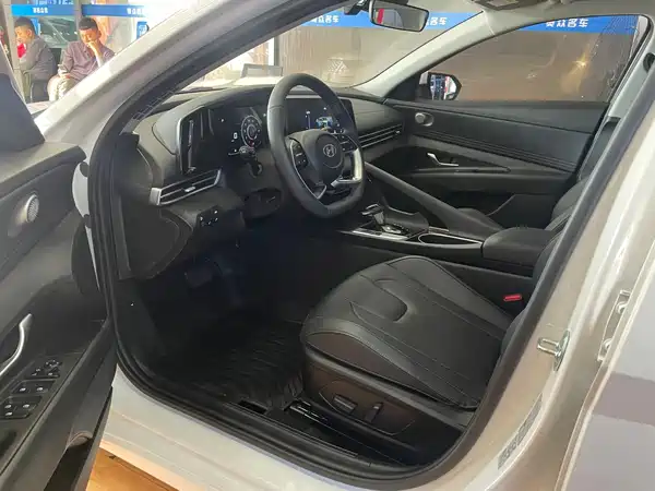 Hyundai Elantra 2023