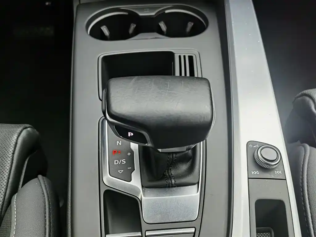 Audi A4L 2022 — фото 13