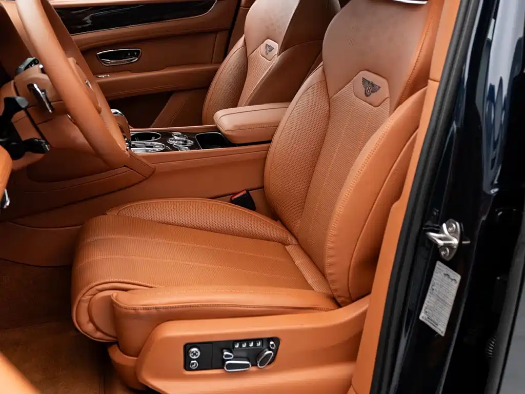Bentley Bentayga 2023 — фото 11