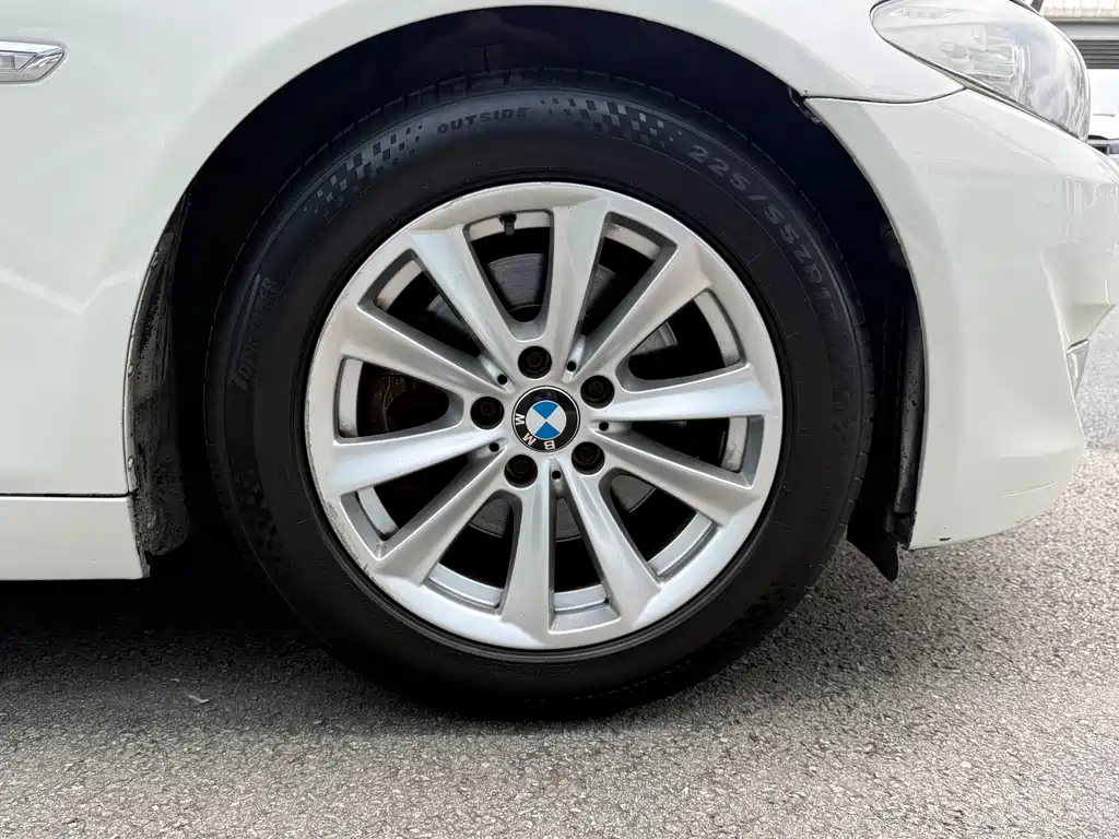 BMW 5 Series 2011 — фото 17