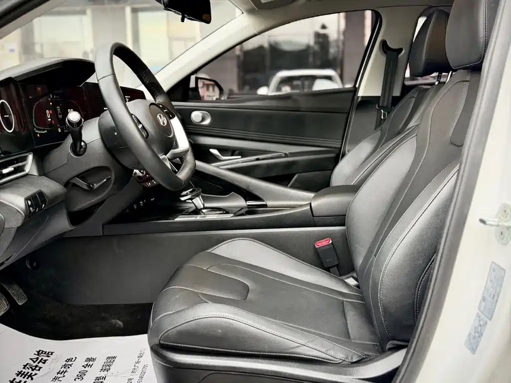 Hyundai Elantra 2023 — фото 10