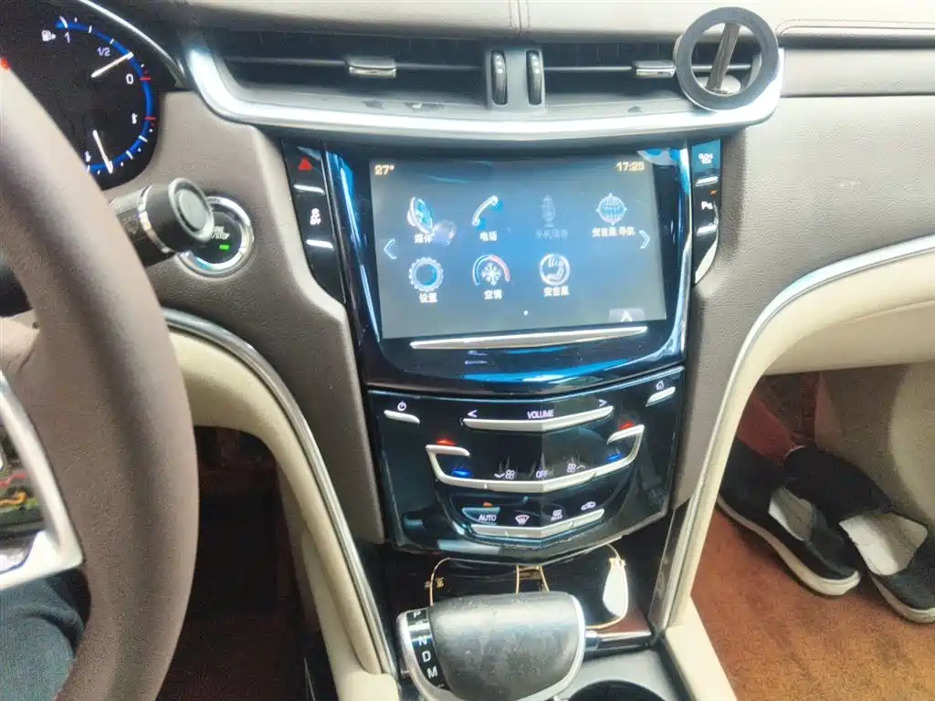Cadillac XTS 2015 — фото 14