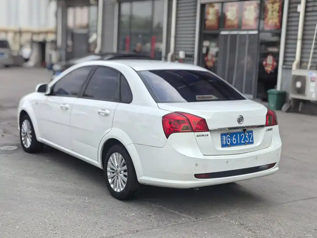 Buick Excelle 2015 — фото 6