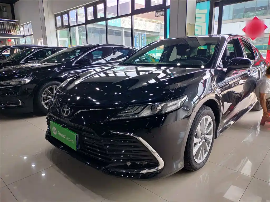 Toyota Camry 2022 — фото 2