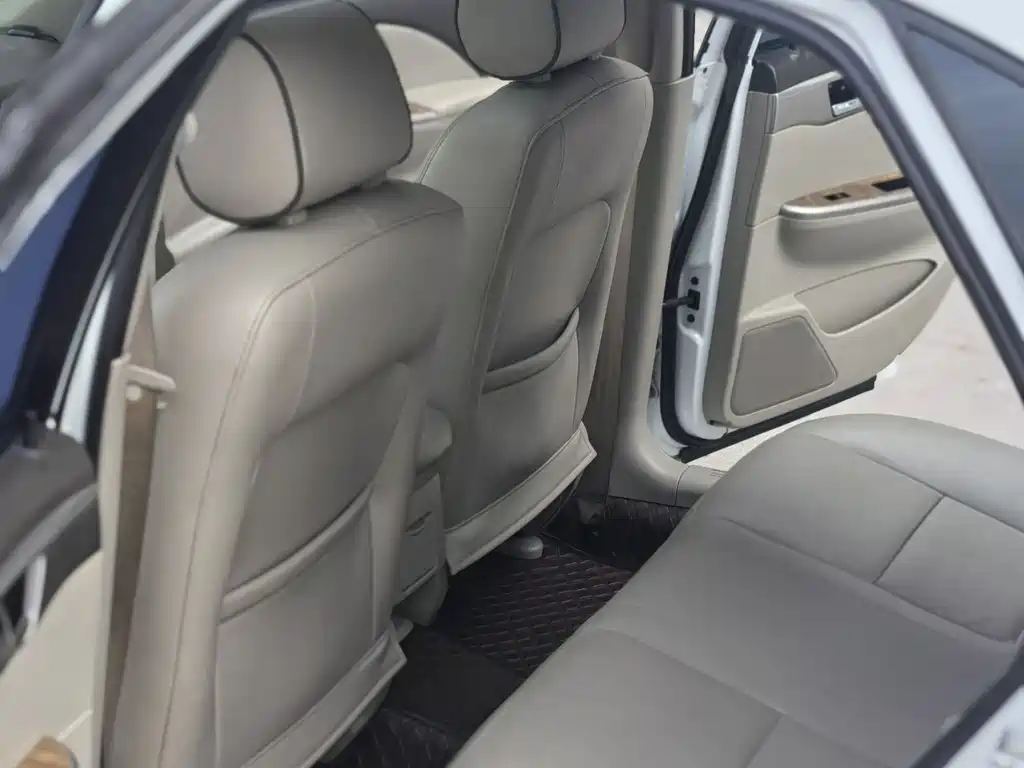 Buick Excelle 2015 — фото 12