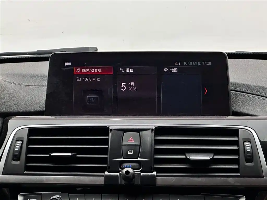 BMW 3 Series 2019 — фото 13