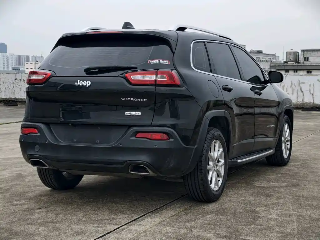 Jeep Cherokee 2016 — фото 4