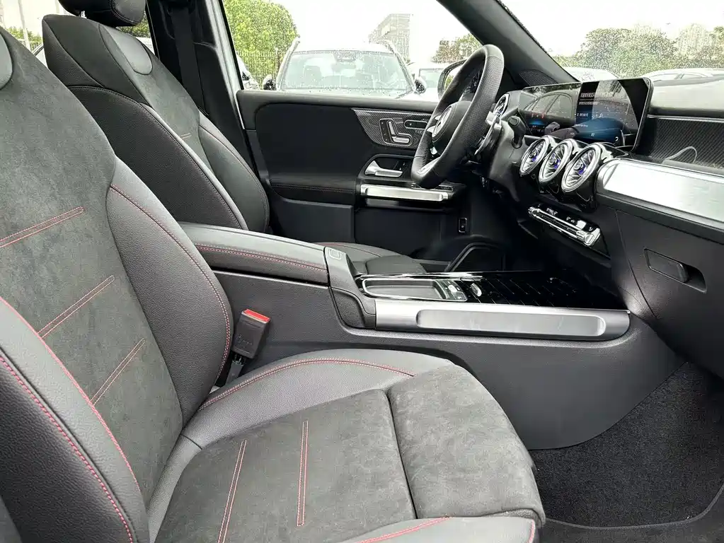 Mercedes-Benz GLB AMG 2026 — фото 15