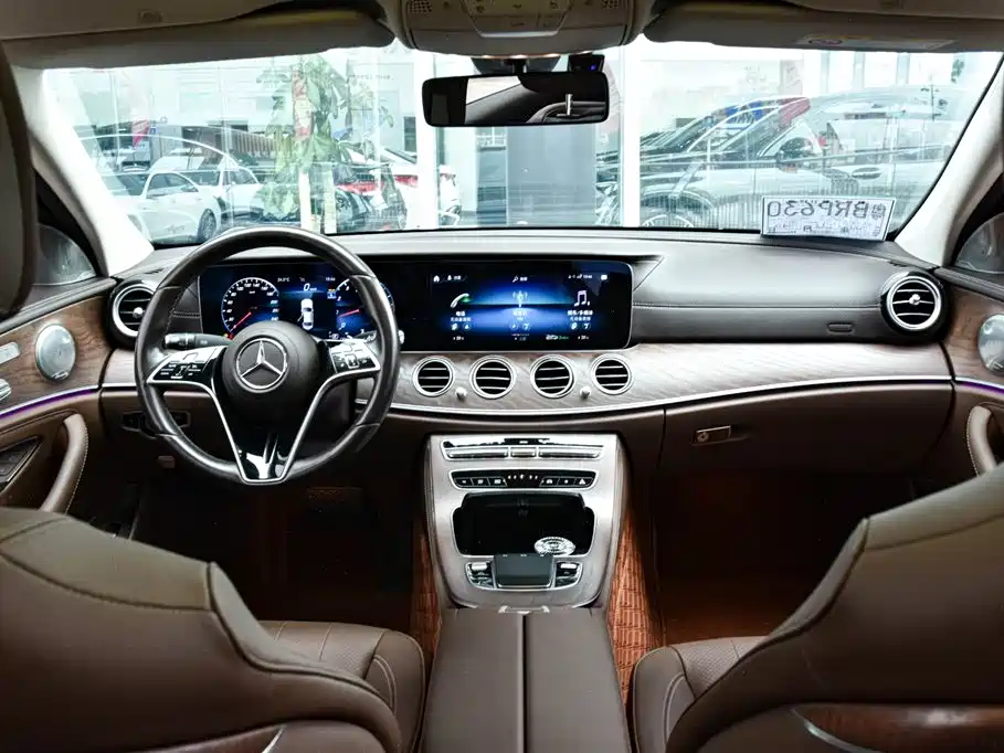 Mercedes-Benz E-Class 2023 — фото 18
