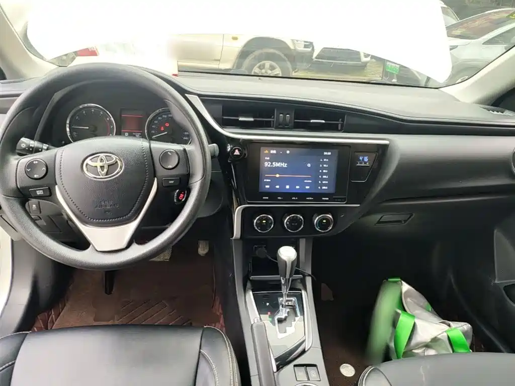 Toyota Corolla 2018 — фото 10
