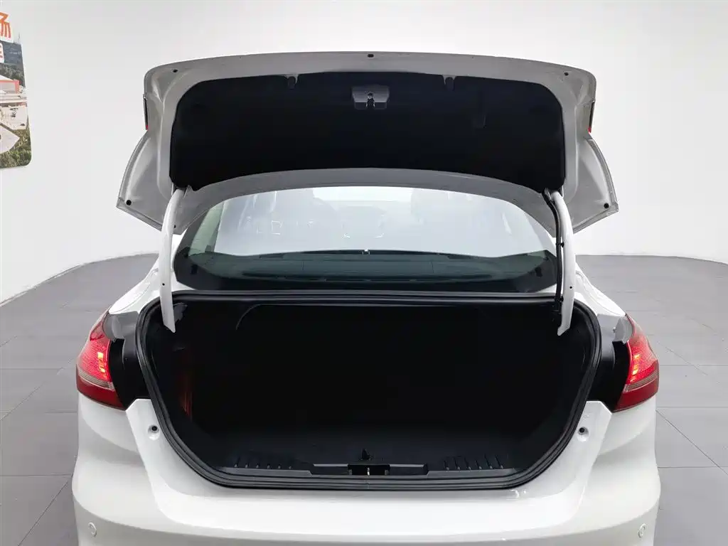 Ford Focus 2018 — фото 16
