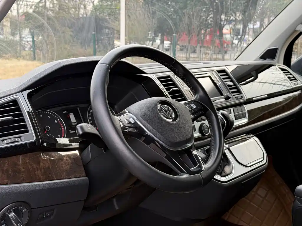 Volkswagen Multivan 2018 — фото 20