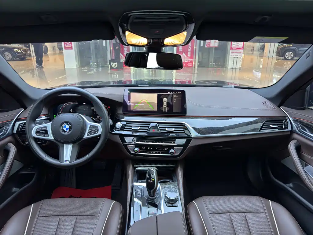 BMW 5 Series 2021 — фото 10