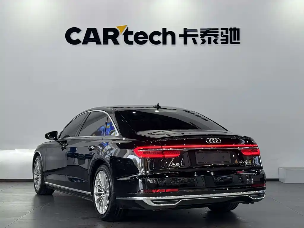 Audi A8 2022 — фото 2