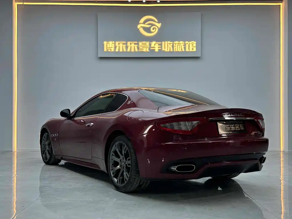 Maserati GranTurismo 2013 — фото 15