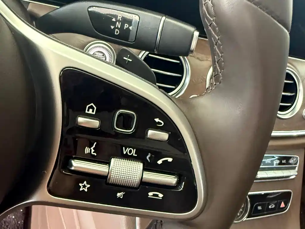Mercedes-Benz E-Class 2020 — фото 16