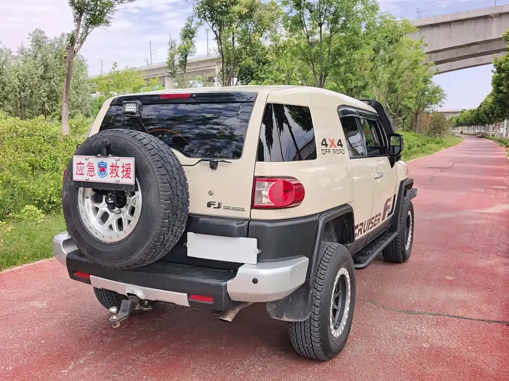 Toyota FJ Cruiser 2018 — фото 5