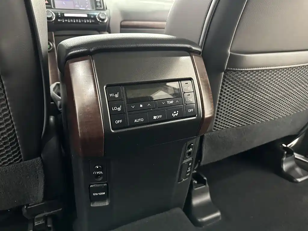 Toyota Prado 2017 — фото 24