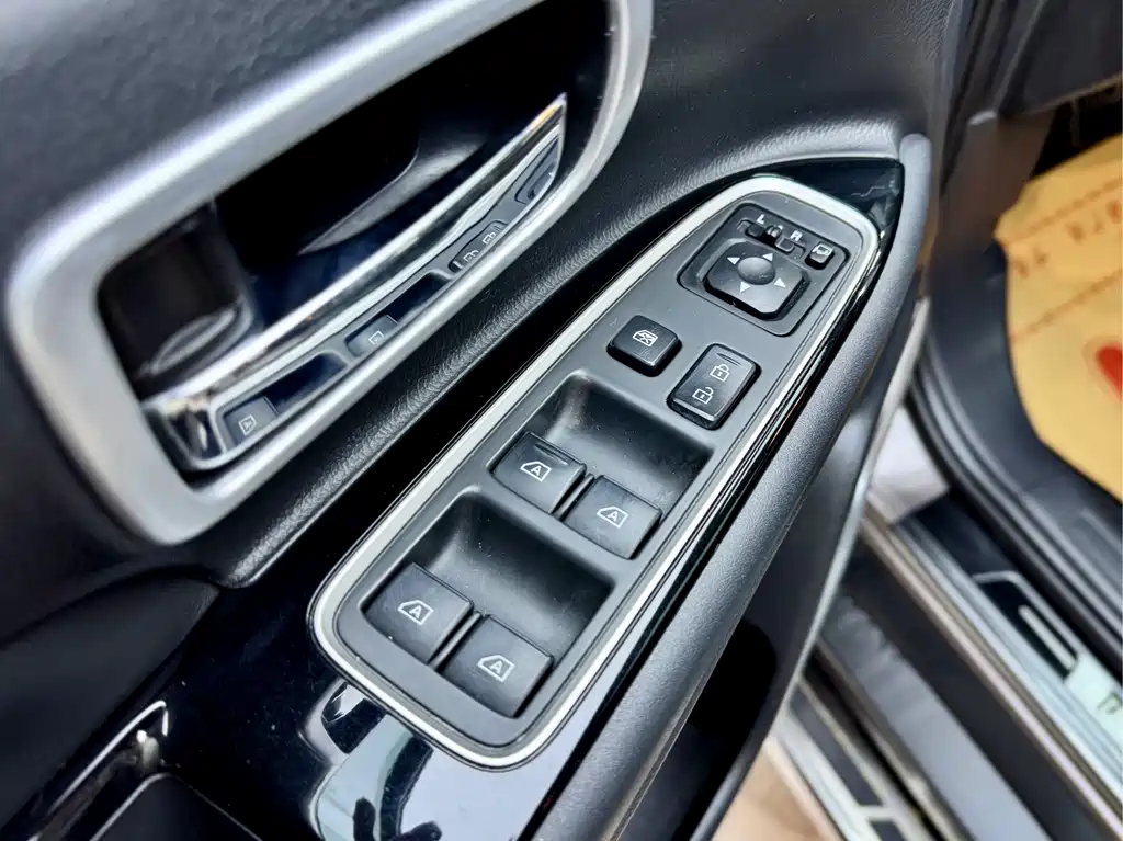 Mitsubishi Outlander 2018 — фото 12