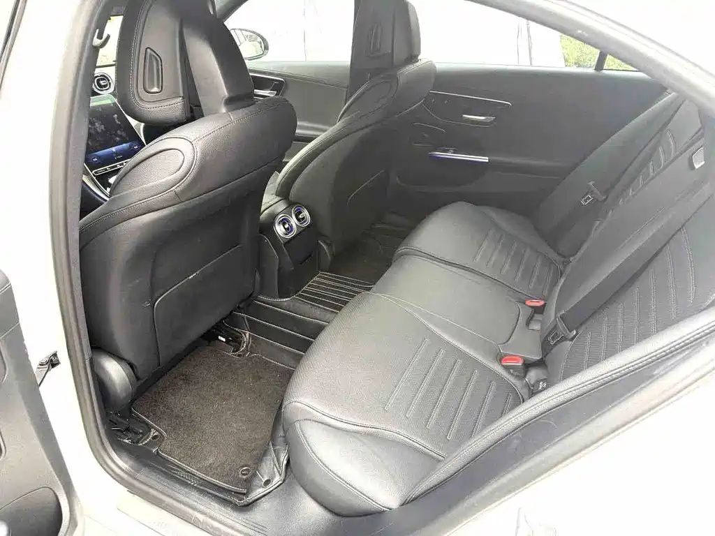 Mercedes-Benz C-Class 2023 — фото 5