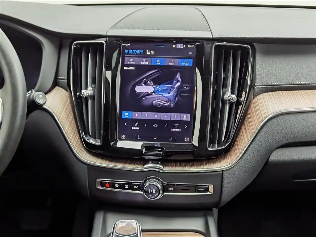Volvo XC60 PHEV 2024 — фото 12