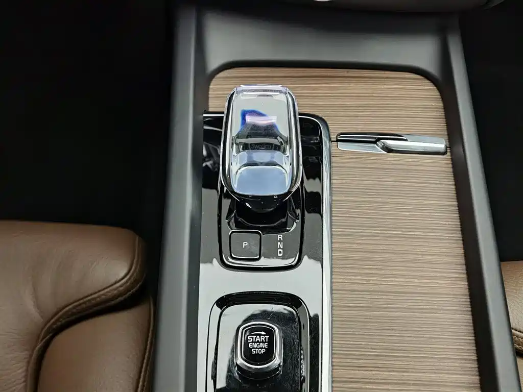 Volvo XC60 PHEV 2024 — фото 13