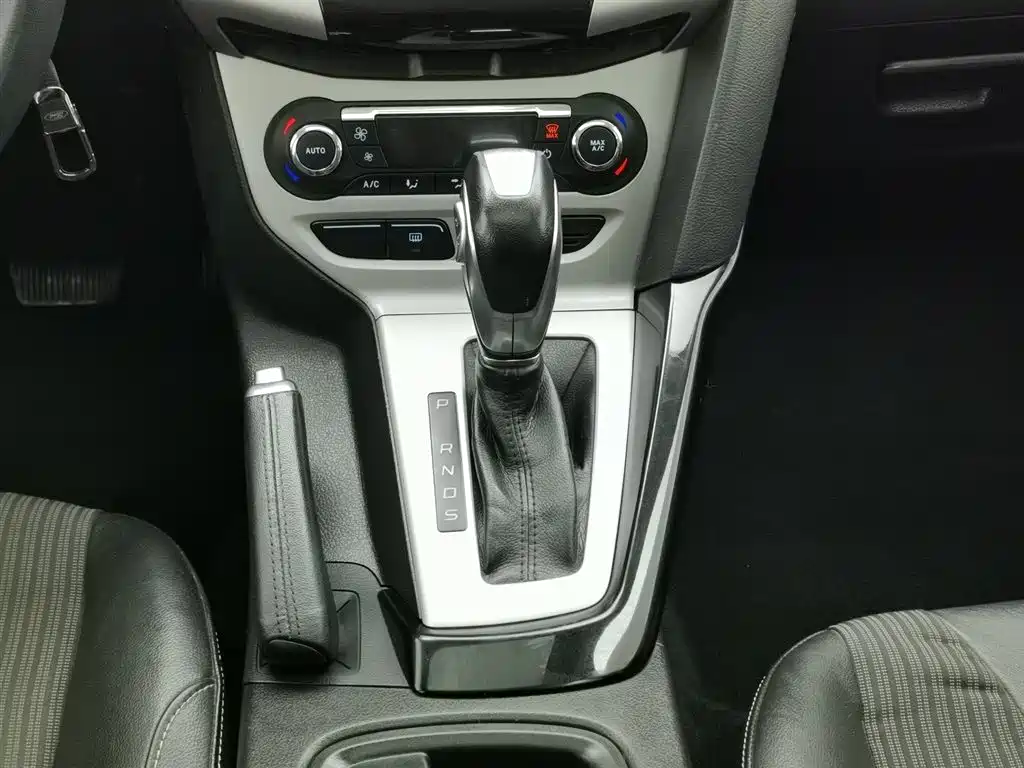 Ford Focus 2014 — фото 13