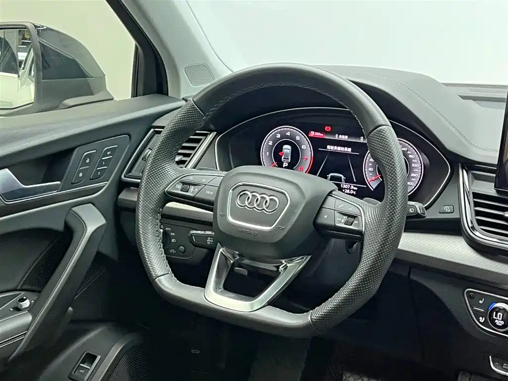 Audi Q5L 2021 — фото 21