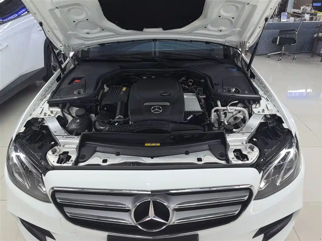 Mercedes-Benz E-Class 2019 — фото 20
