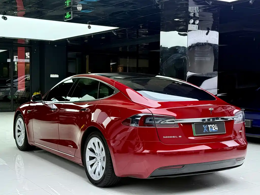 Tesla Model S 2018 — фото 15