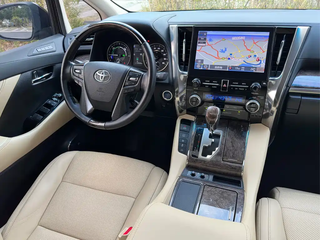 Toyota Alphard 2021 — фото 27