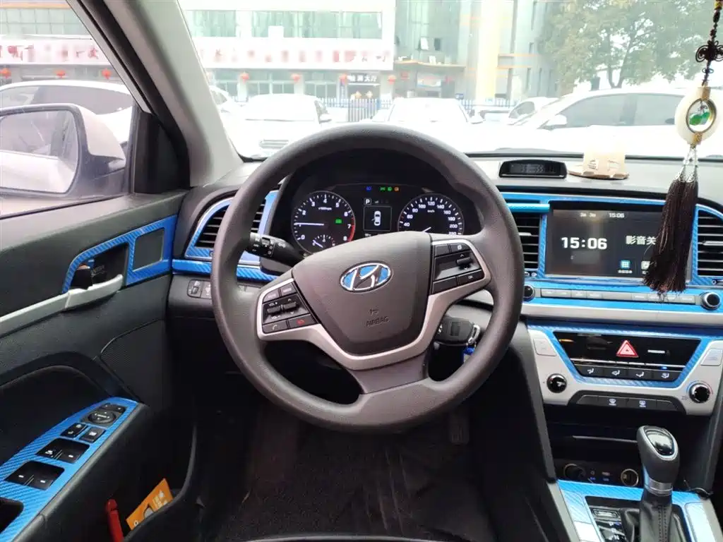 Hyundai Elantra 2017 — фото 7