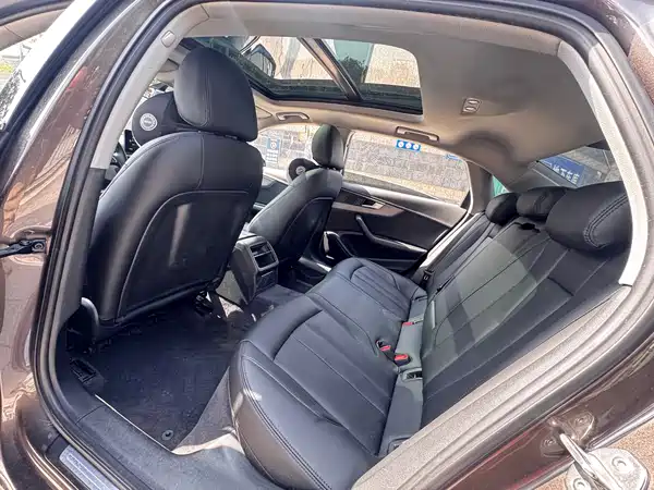 Audi A4L 2019