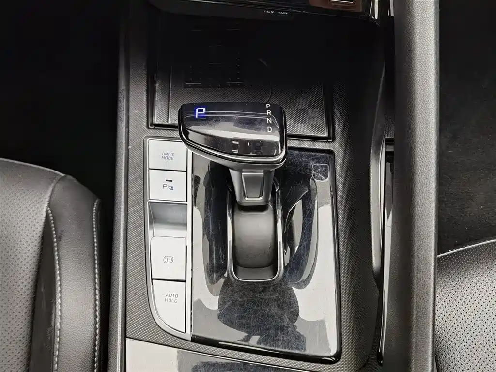 Hyundai Elantra 2023 — фото 13