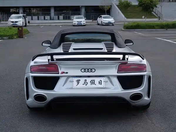Audi R8 2011